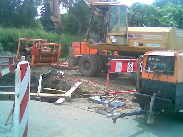 Bezvýkopová technologie řízeného protlaku kameninové stoky - Tesco Karlovy Vary